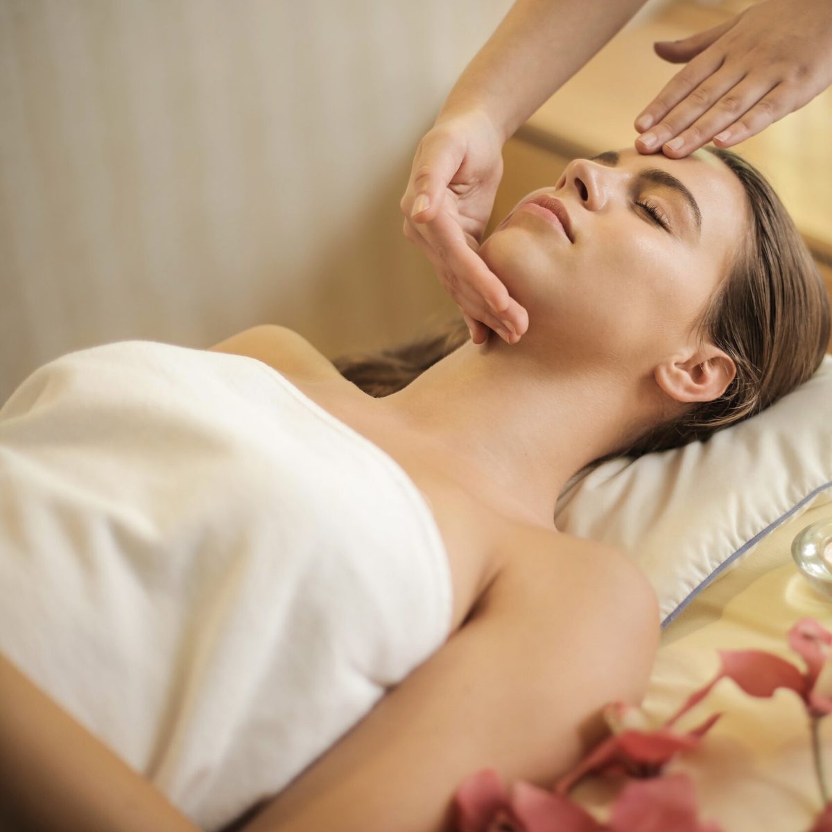 Реальная фотография салона Thai Thai — интерьер 4