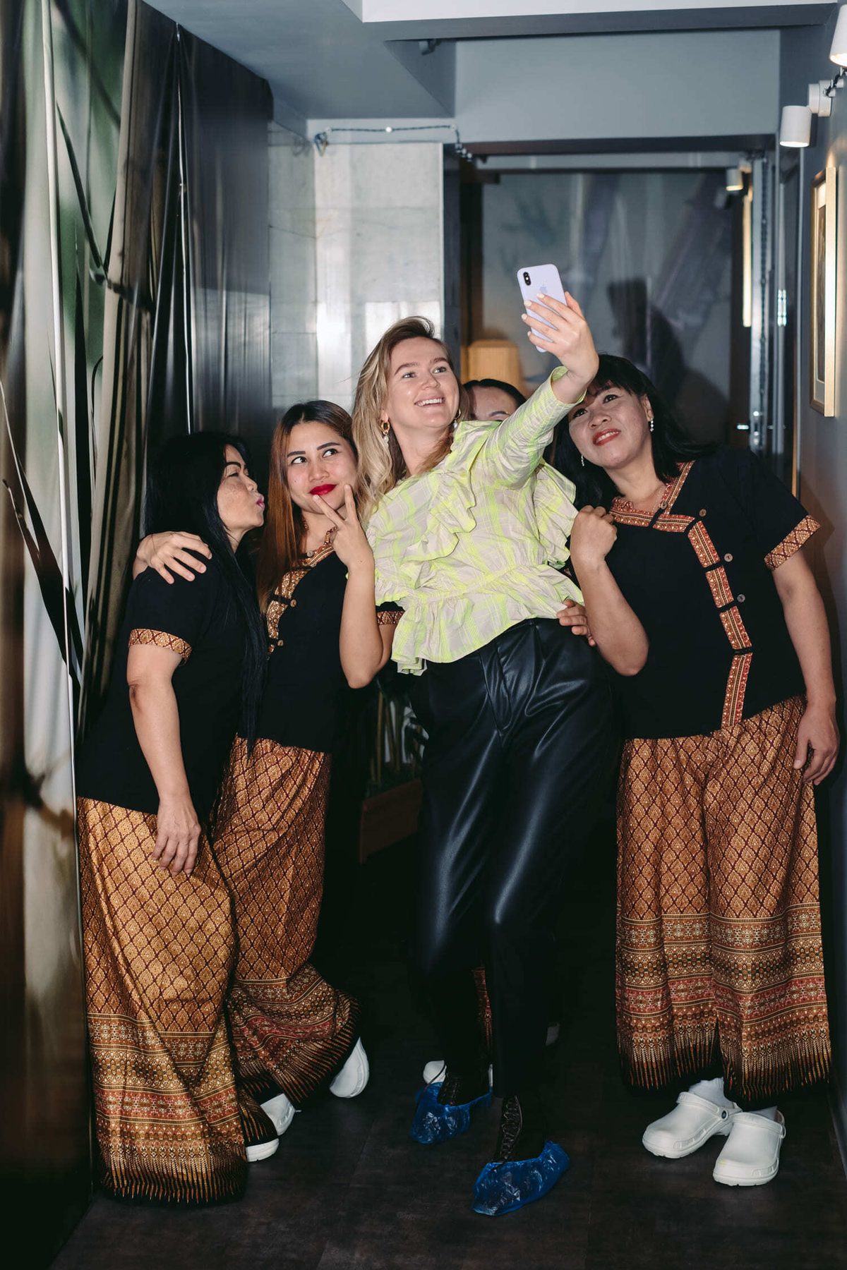 Реальная фотография салона Thai Thai — интерьер 5