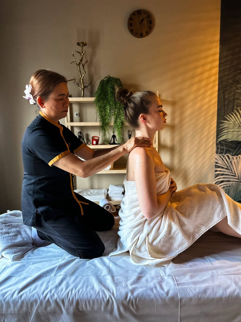 Балийский массаж с кокосовым маслом